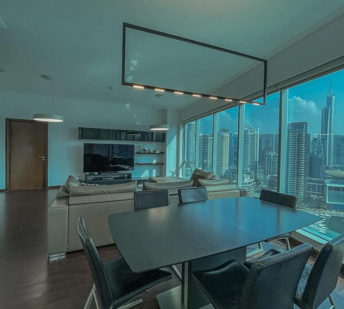 Stunning 2 Bedroom Marina Canal View Apartment Dubai