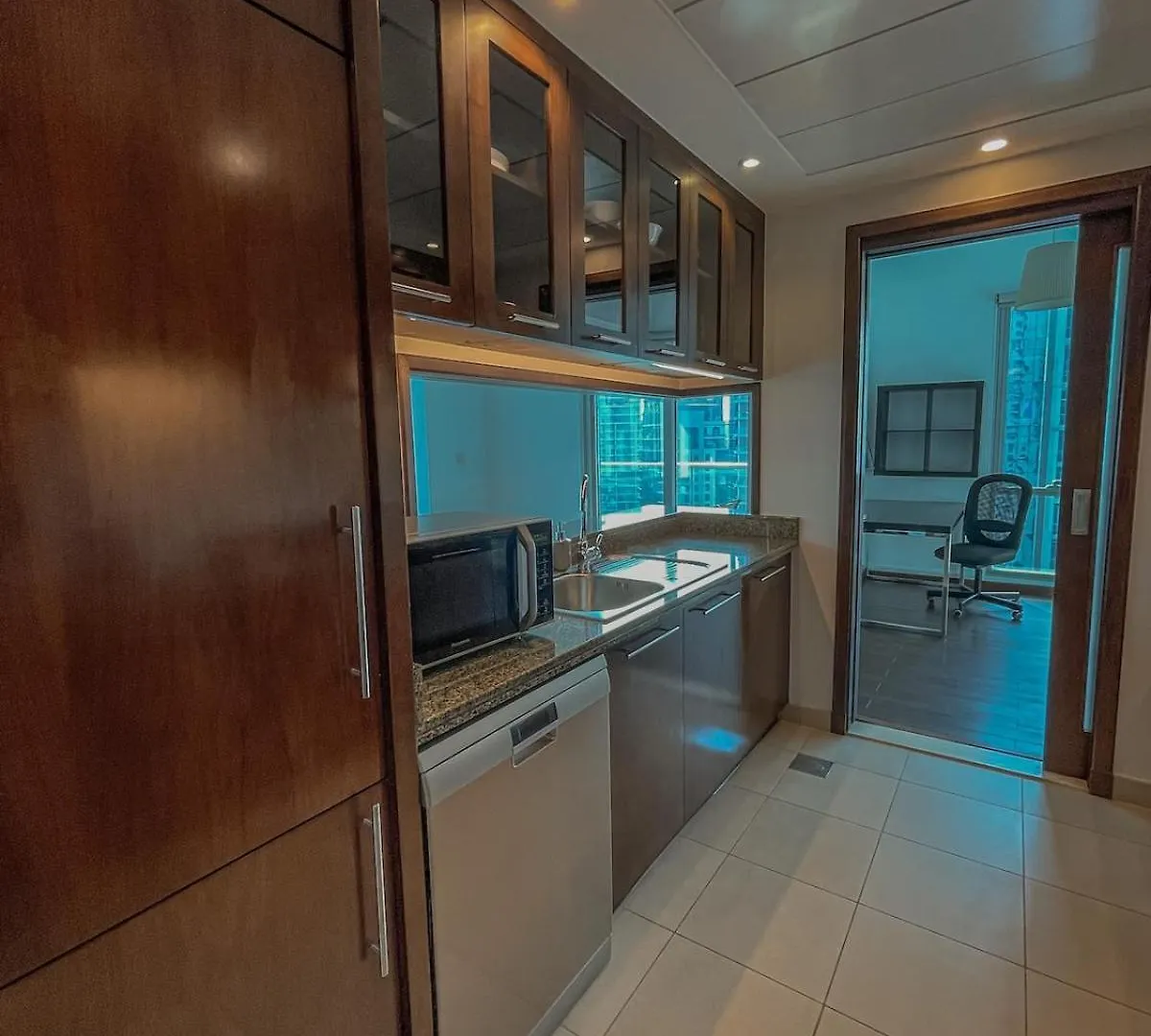 Stunning 2 Bedroom Marina Canal View Apartment Dubai 0*,