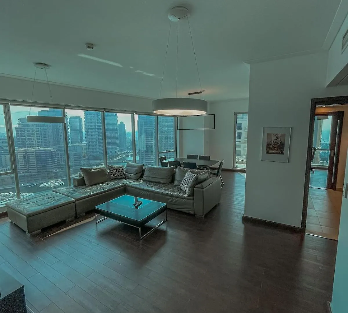 Stunning 2 Bedroom Marina Canal View Apartment Dubai