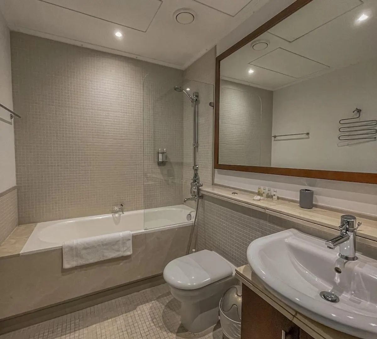 Stunning 2 Bedroom Marina Canal View Apartment Dubai