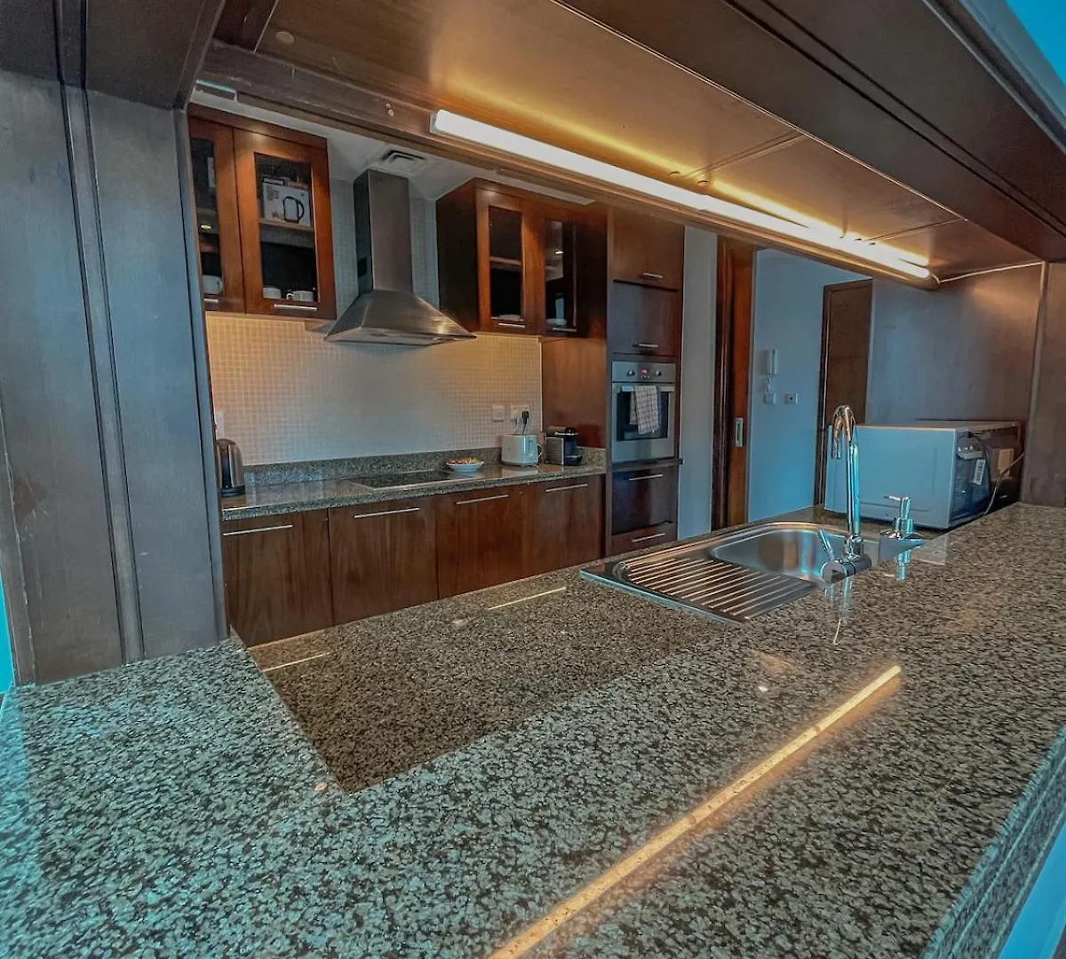 Stunning 2 Bedroom Marina Canal View Apartment Dubai