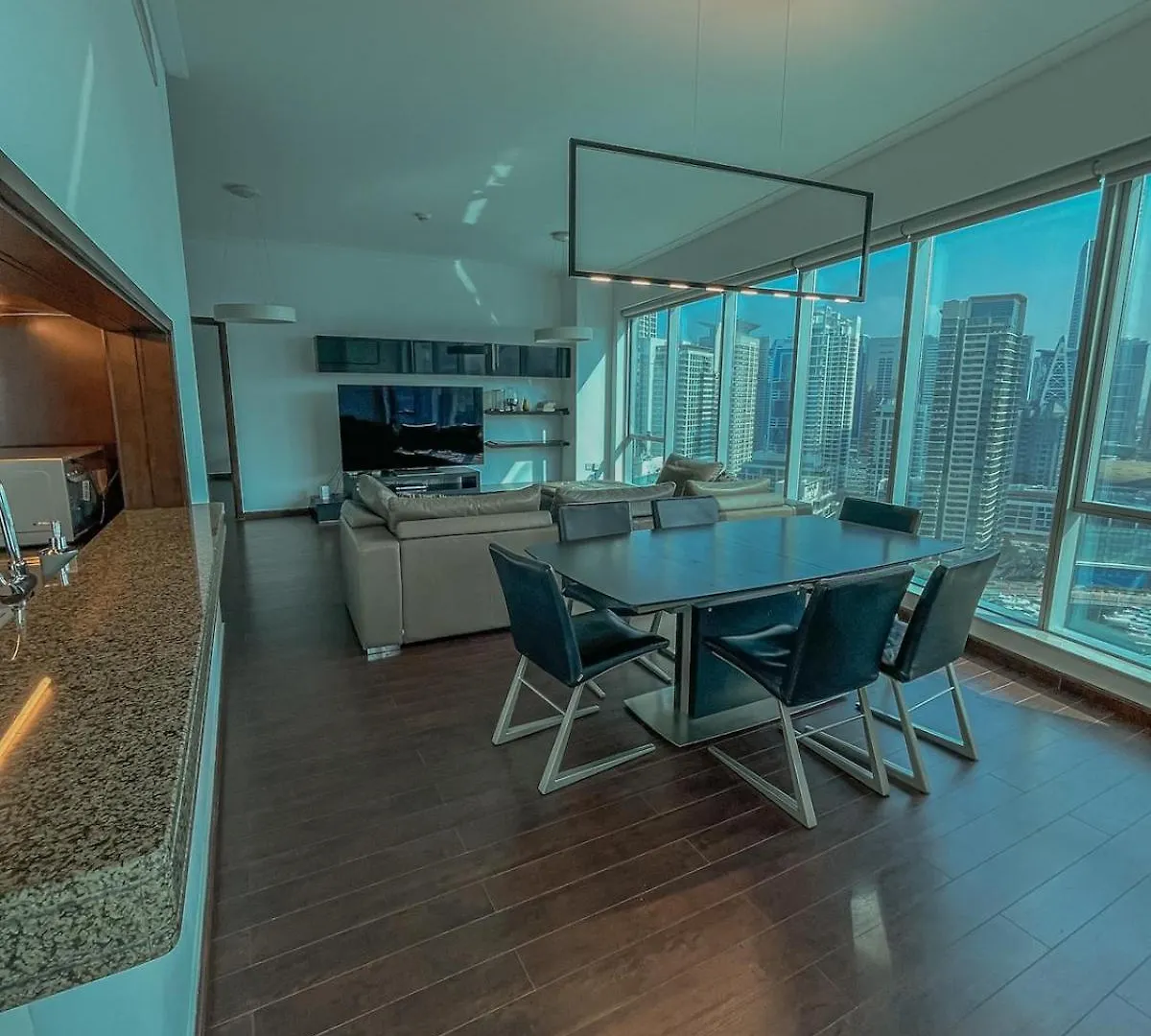 Stunning 2 Bedroom Marina Canal View Apartment Dubai 0*,